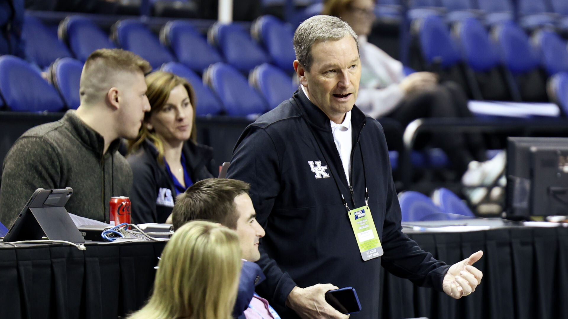 CRAWFORD | Who says Kentucky's Barnhart doesn't gamble? Hiring Pope a roll of the dice